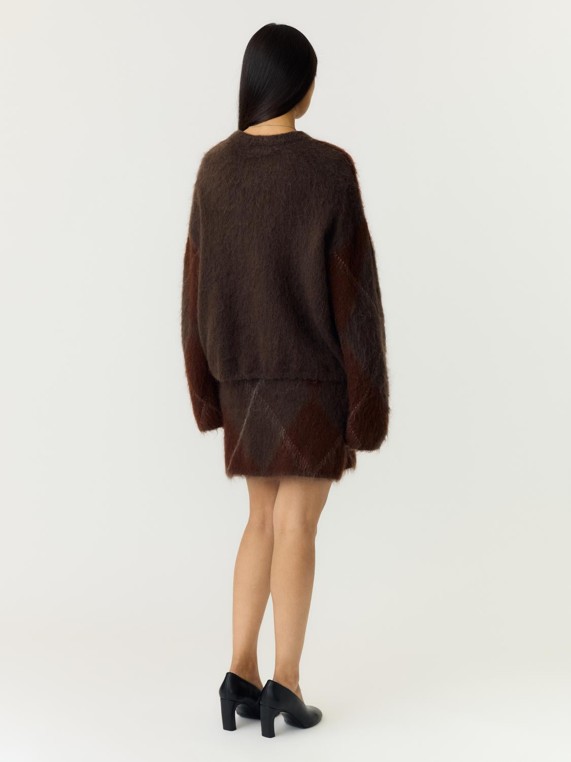 model_shot-back
